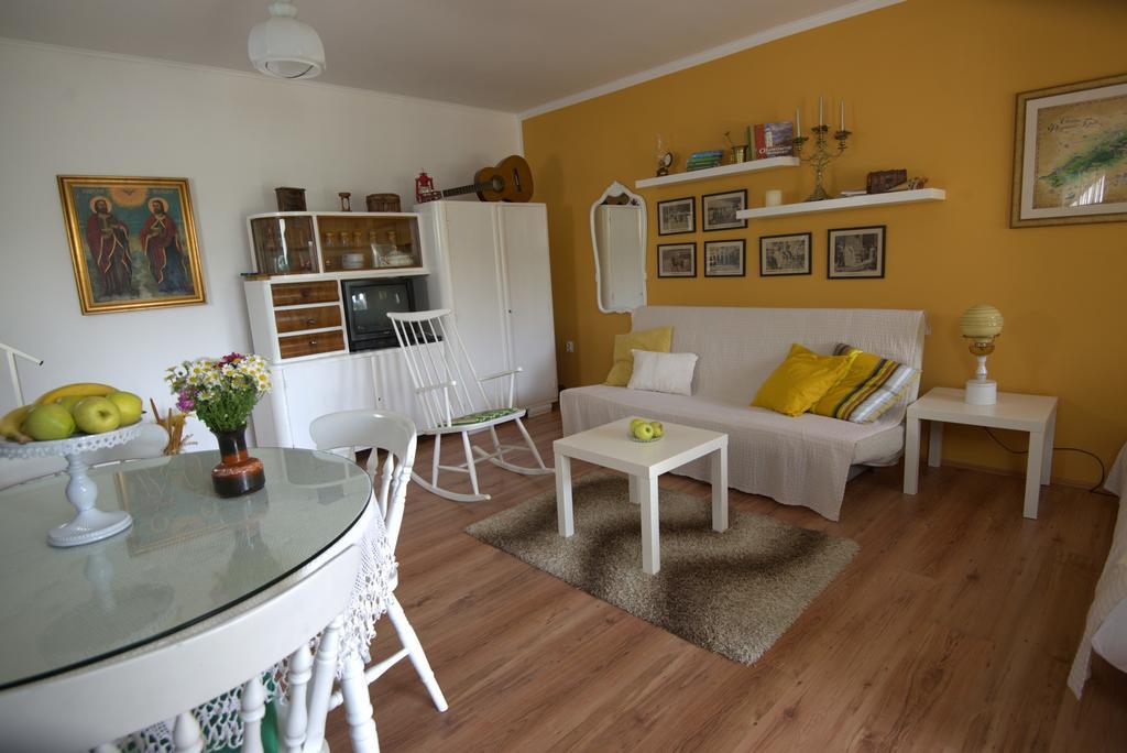 Apartment Honey And Milk Врдник Экстерьер фото