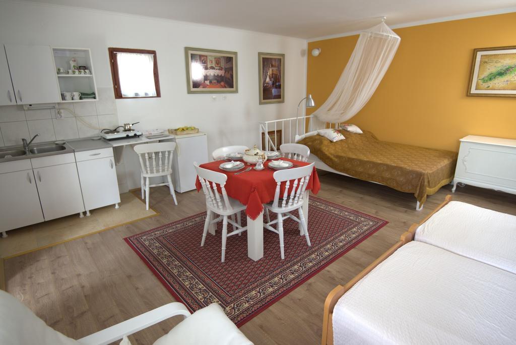 Apartment Honey And Milk Врдник Экстерьер фото